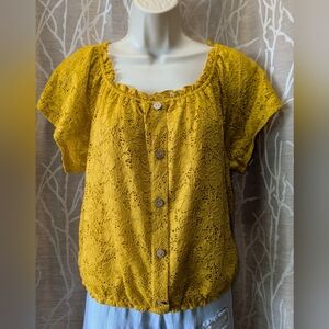 No‎ Boundaries Gold Lace Button-Down Blouse